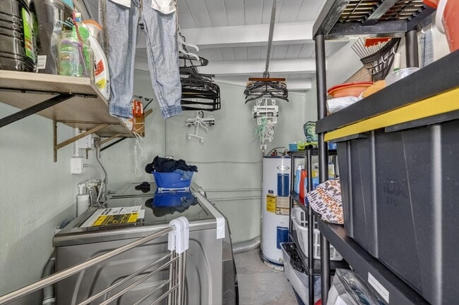 Building Photo - 2601 NE 8th Ct