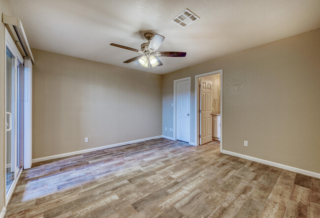 Building Photo - 520 W Tonopah Dr