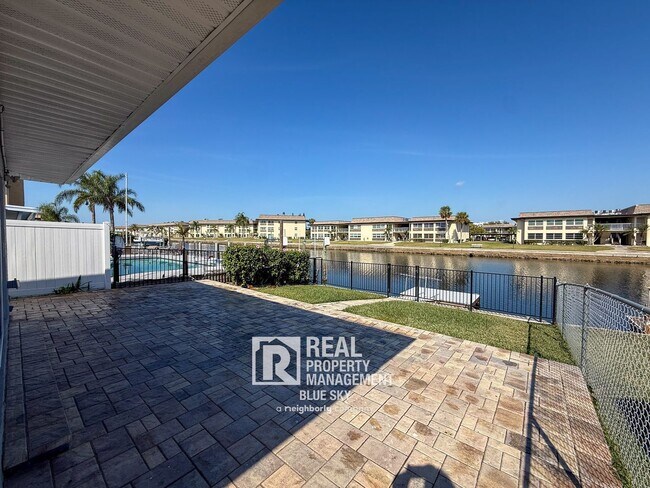 Building Photo - 4717 Floramar Terrace