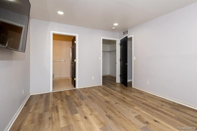 Building Photo - 46257 Cavalier Dr