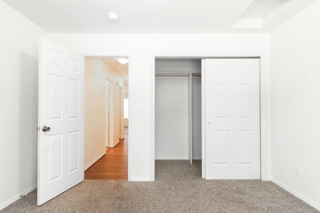 Building Photo - 1020 NE D St