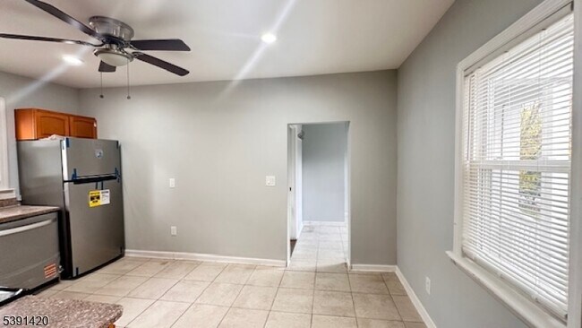 Building Photo - 19 Mechanic St