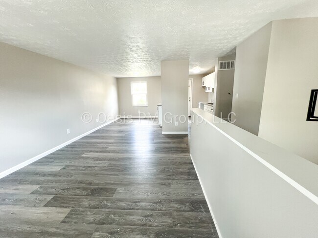 Building Photo - 912 Tellega Ave