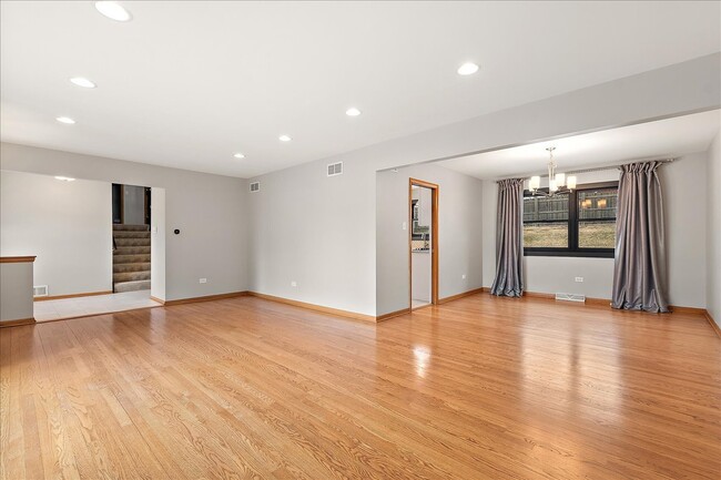 Building Photo - 7440 W Manitoba Dr