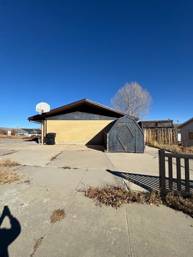 Building Photo - 822 Moose St