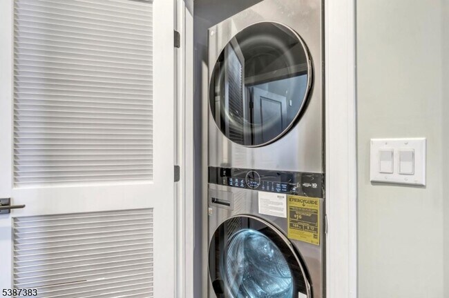 Building Photo - 318 Dixon Ave