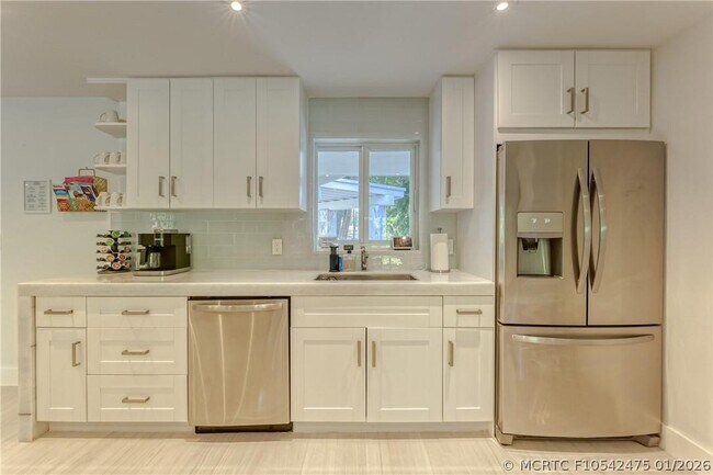 Building Photo - 1800 Admirals Way