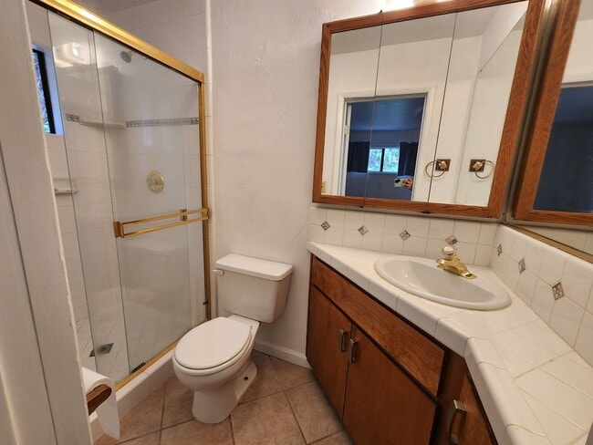 Building Photo - 221 - Steelhead Ave Duplex