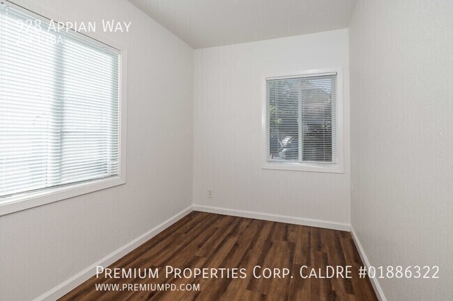 Building Photo - 928 Appian Way