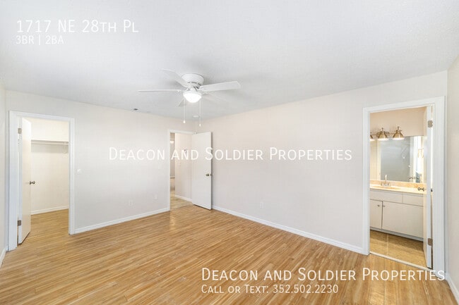 Building Photo - 1717 NE 28th Pl