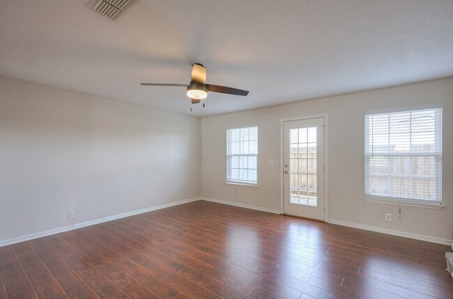 Building Photo - 240 Arapaho Dr