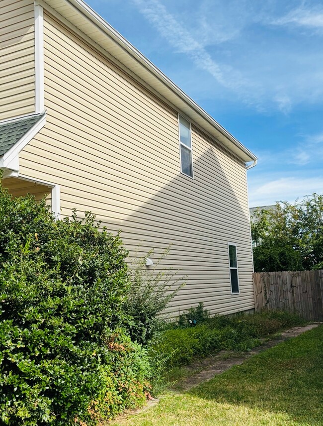 Building Photo - 809 23rd St