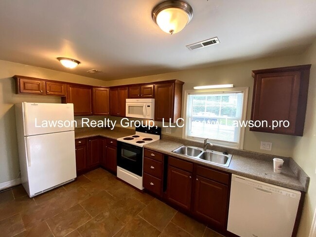 Building Photo - Charming South Roanoke Two Bedroom-One Lev...