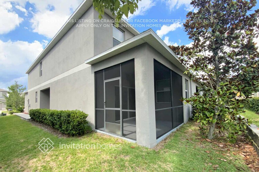 Building Photo - 10667 Lake Montauk Dr