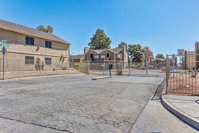 Building Photo - First floor 2-Bedroom, 1-Bath with Fireplace – Move-In Ready! ** MOVE IN SPECIAL! HALF OFF FIRST ...