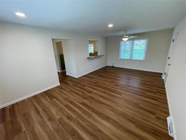 Building Photo - 433 Essen Ln