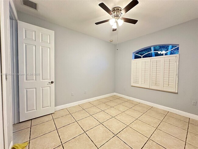 Building Photo - 2841 Poinciana Cir