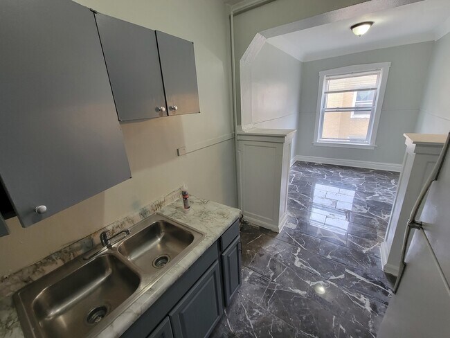 Building Photo - 4749 N Monticello Ave