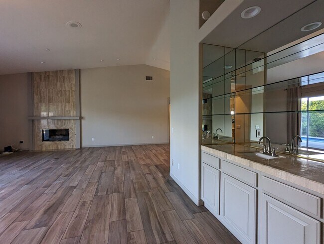 Building Photo - 1 Mission Palms Dr W