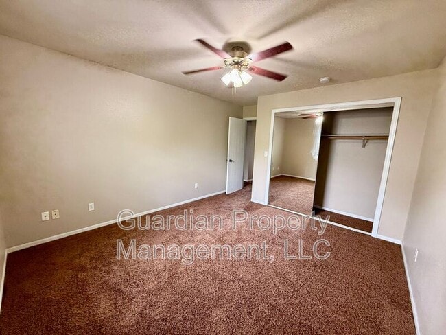 Building Photo - 515 W 11th St