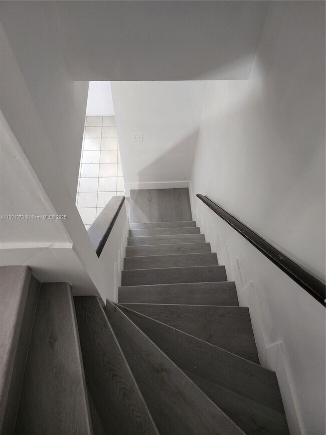 Building Photo - 4505 W 15th Ave