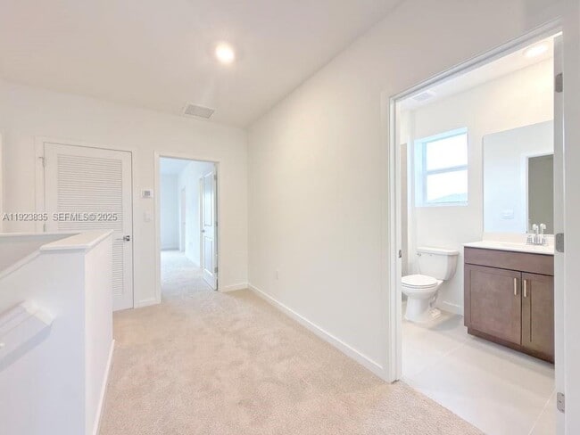 Building Photo - 196 NE 13th Ave