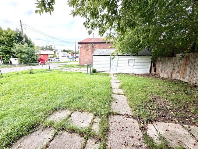Building Photo - 2554 Swayze St