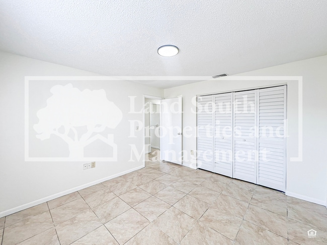 Building Photo - 5824 Charlton Dr