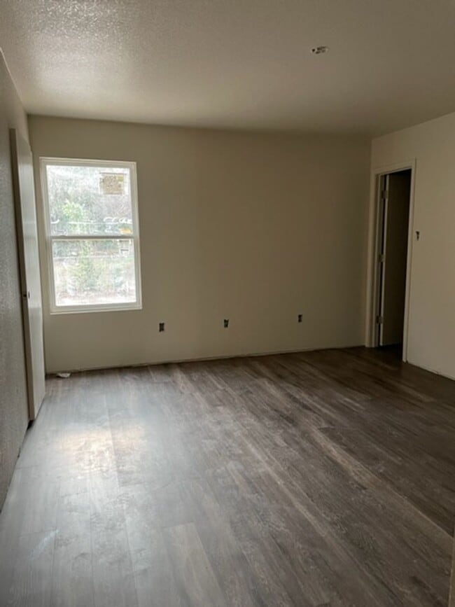Building Photo - 122 Turnbo
