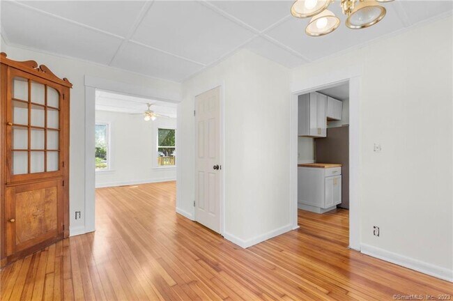 Building Photo - 22 Sycamore Ln