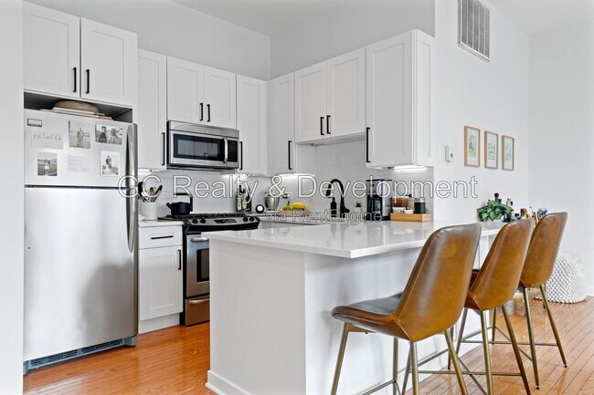 Building Photo - 333 W Hubbard St