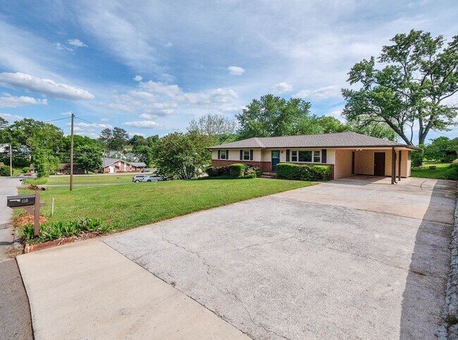 Building Photo - 450 Bouton Dr