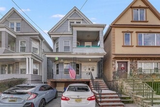 Building Photo - 98 W 47th St