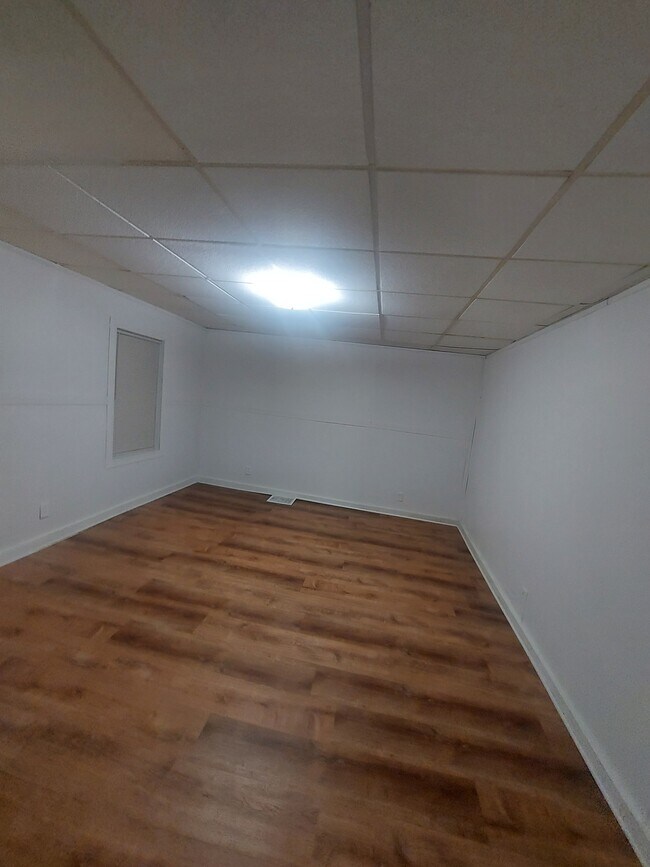 Building Photo - 123 Oak St