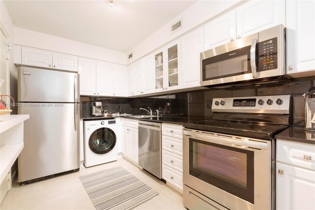 Building Photo - 6770 Indian Creek Dr