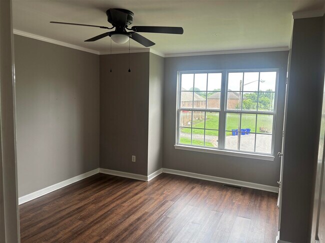 Building Photo - 180 Coachman Ct
