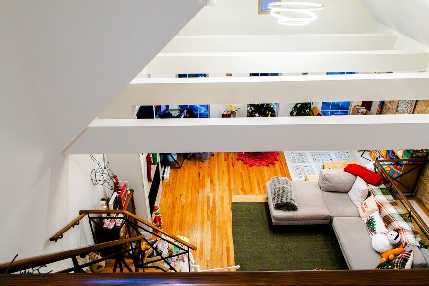 Building Photo - 1023 N Winchester Ave