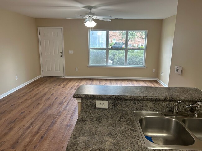 Building Photo - 2 Bed | 2 Bath Condo by Monkey Junction! M...