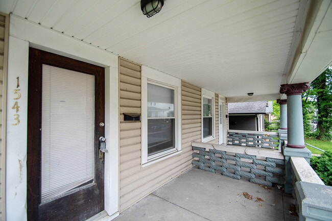 Building Photo - "Charming 3-Bed Duplex Retreat on E Ohio S...