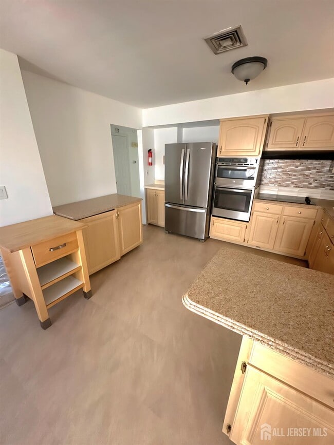 Building Photo - 182 Bloomfield Ave