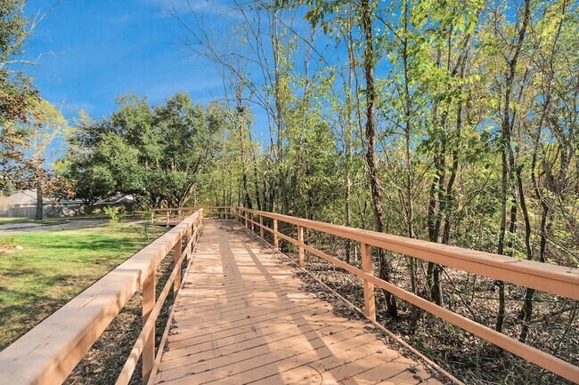 Building Photo - 20922 Whitevine Way