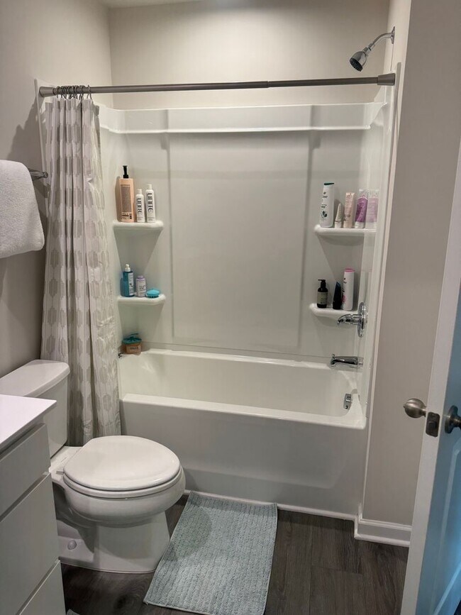 Building Photo - Furnished or Unfurnished Townhome