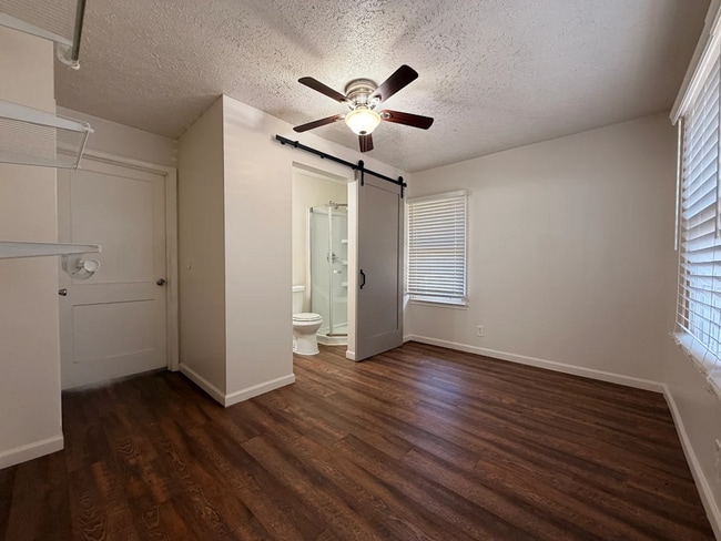 Building Photo - 3 Bed with extra loft room upstairs and 2 Bath in Atlanta!