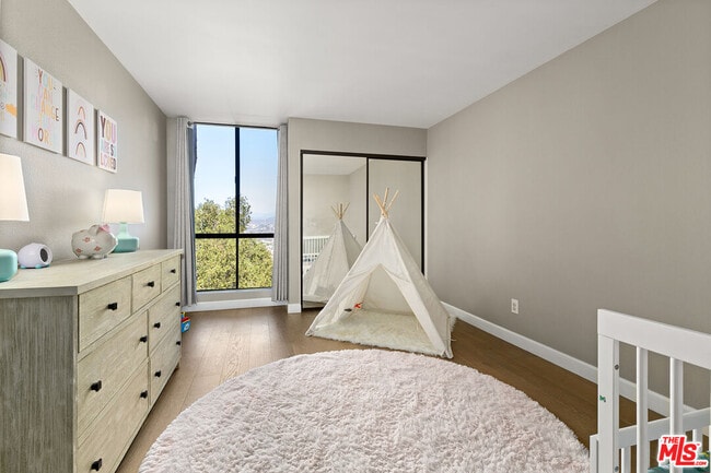 Building Photo - 4275 Vía Arbolada