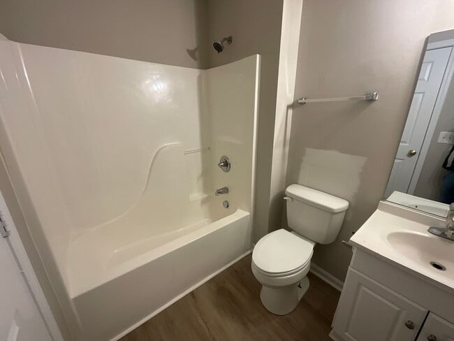 Building Photo - Ready to view! 3 bedroom, 2 bath Brick home in High Point near I-74