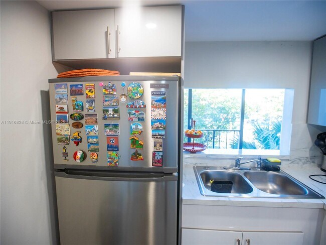 Building Photo - 9400 W Flagler St