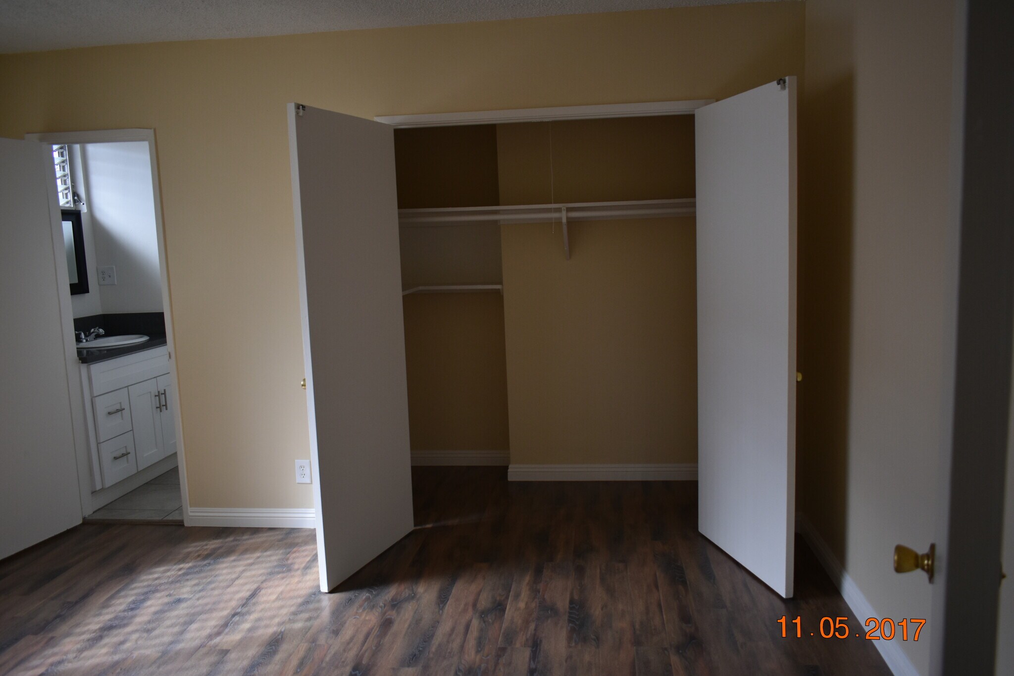 Master bed Walking closet - 1475 S Wooster St
