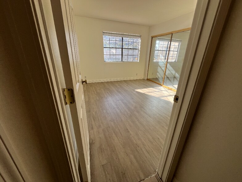 Building Photo - 5300 E Waverly Dr