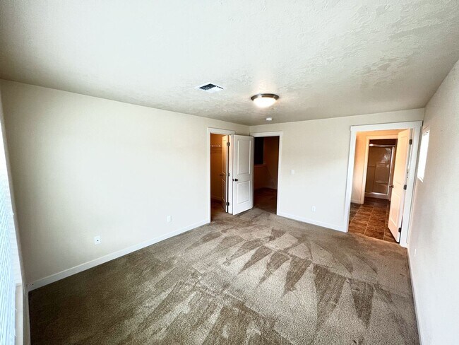Building Photo - 796 NE Copperleaf Loop