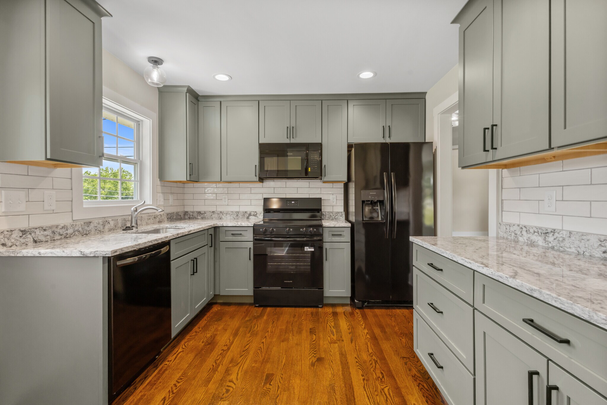 Building Photo - 2628 Linden Pl